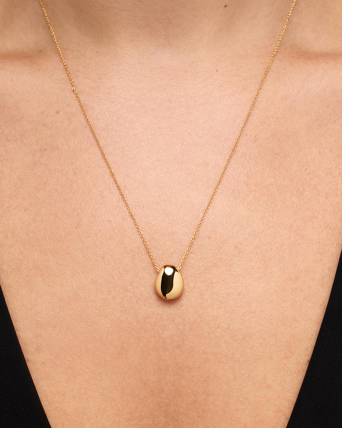 Pebble Mini Gold Pendant Necklace - Image 3