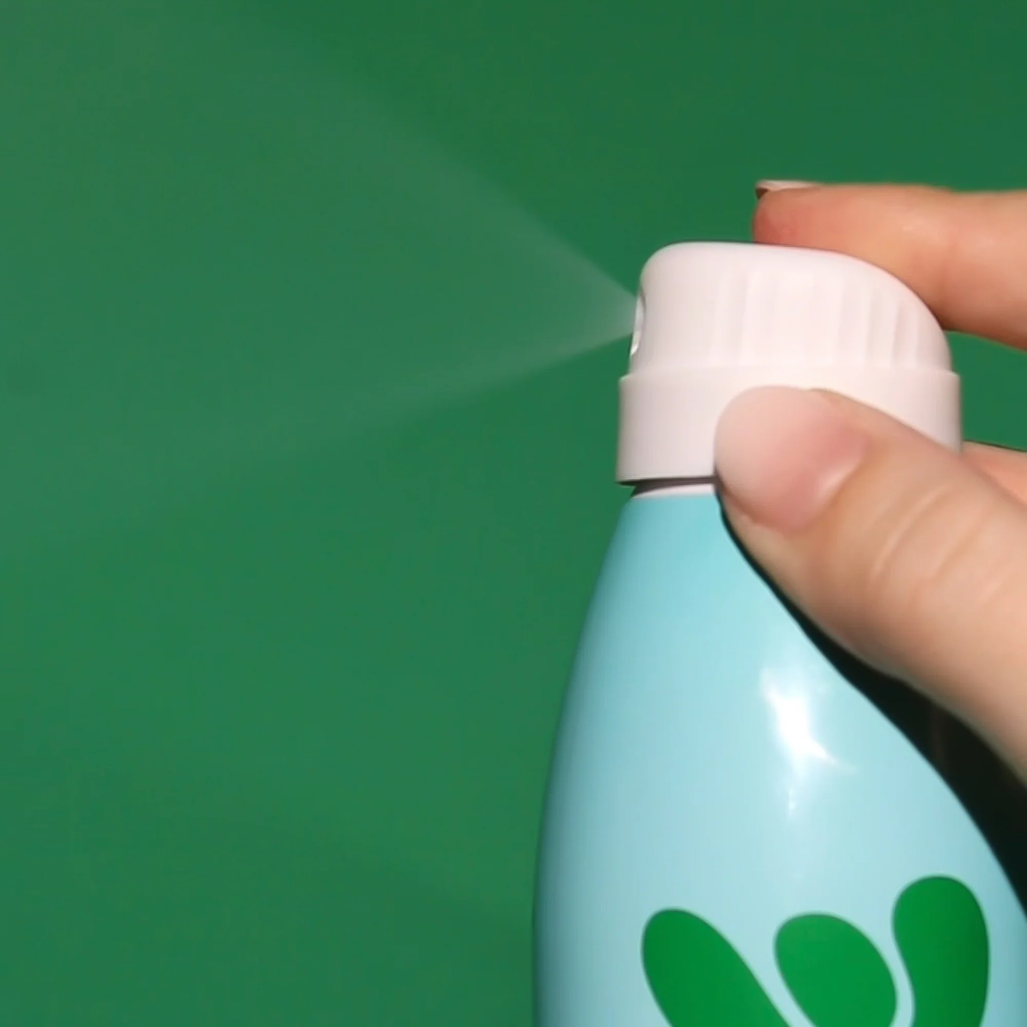SPF 30 Mineral Fragrance-Free Non-Aerosol Spray - Image 8
